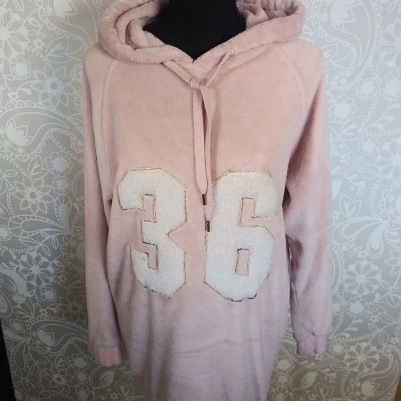 H & M Hooded Decal Sweater Soft - Picture 7 of 10